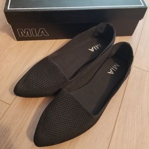 Mia Corinne Flats size 7